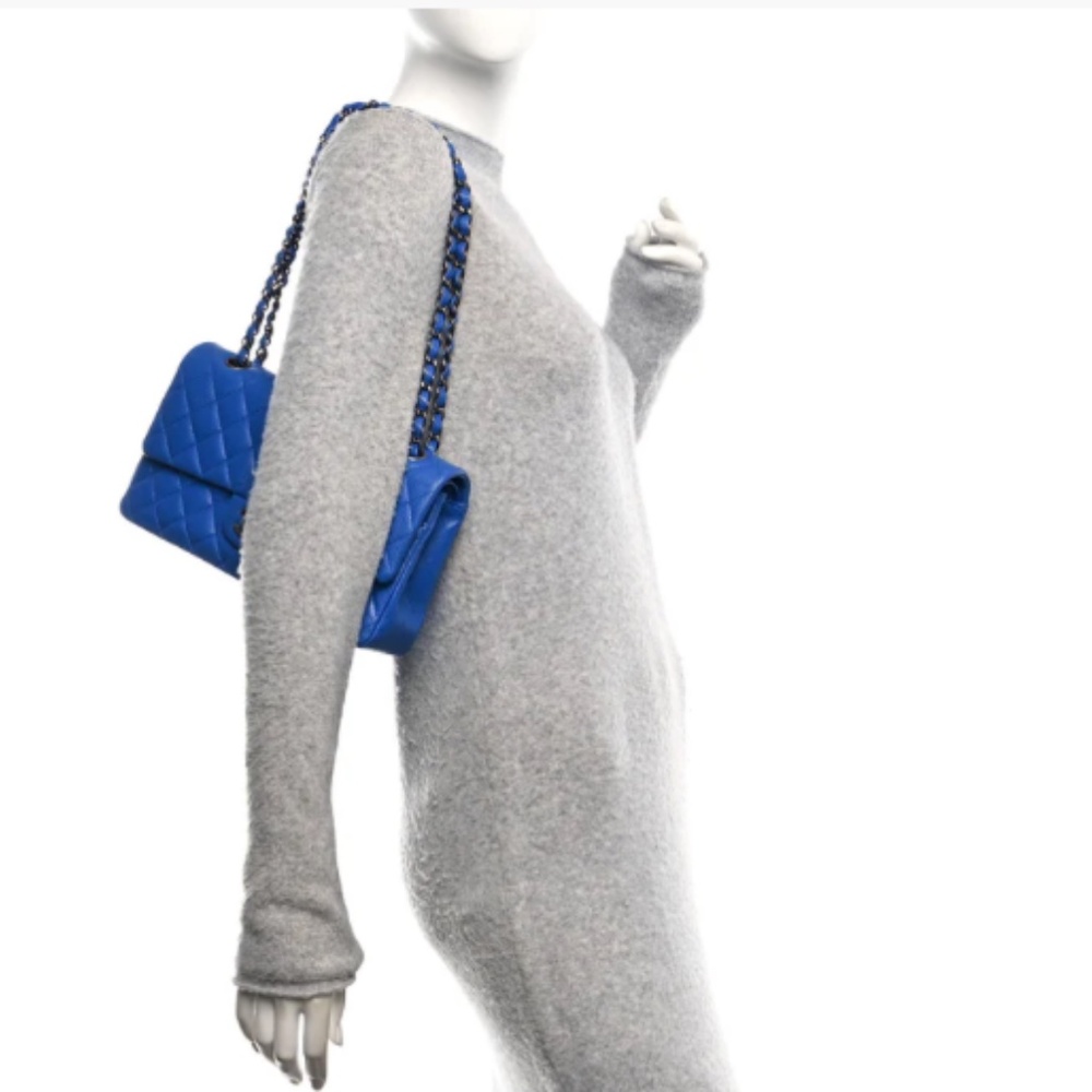 Authentic CHANEL Caviar Quilted Medium Double Flap in a stunning, vibrant blue - Picture 10 of 15